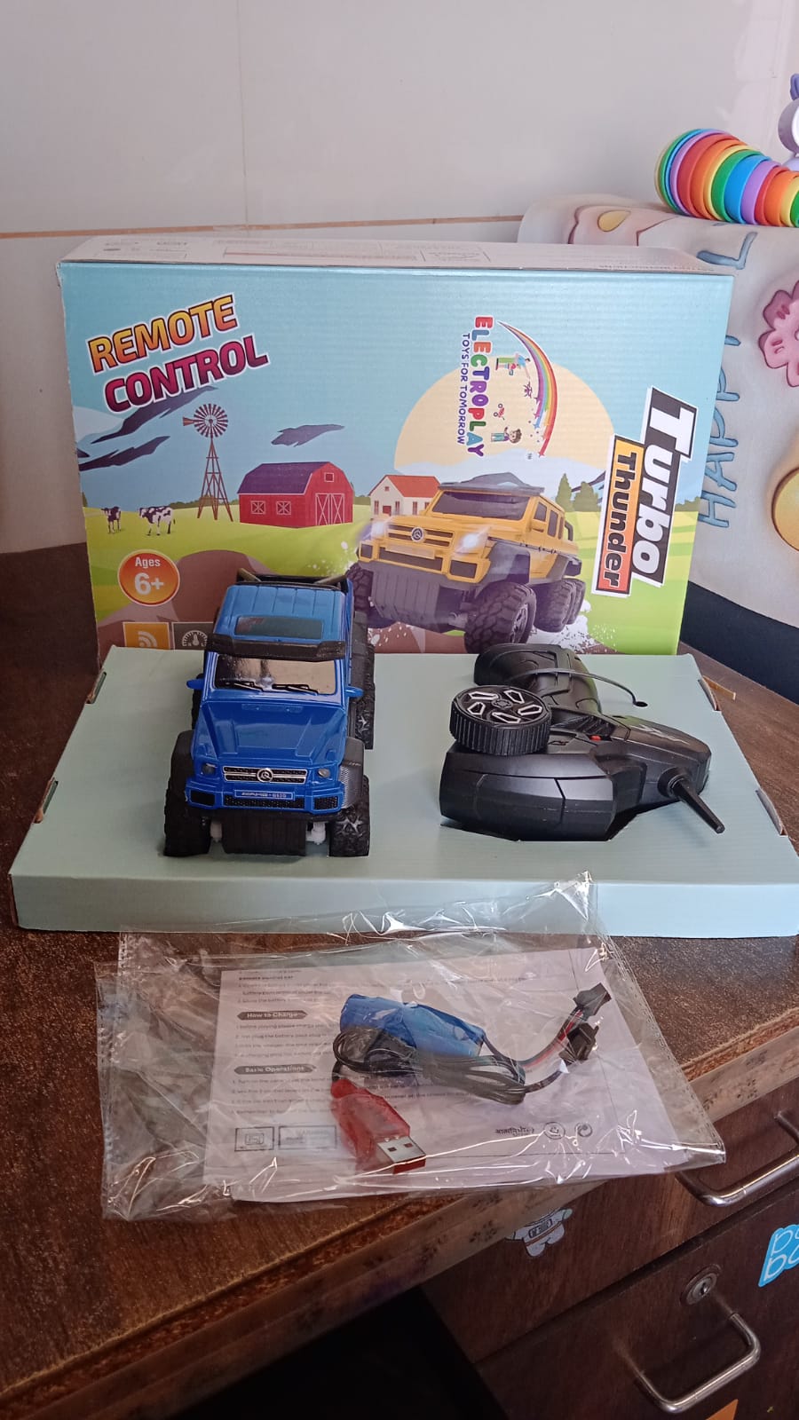 Electroplay 6-Wheel Drive Remote Control Off-road Car for Kids (1 Set) Electroplay 6-Wheel Drive Remote Control Off-road Car for Kids (1 Set)